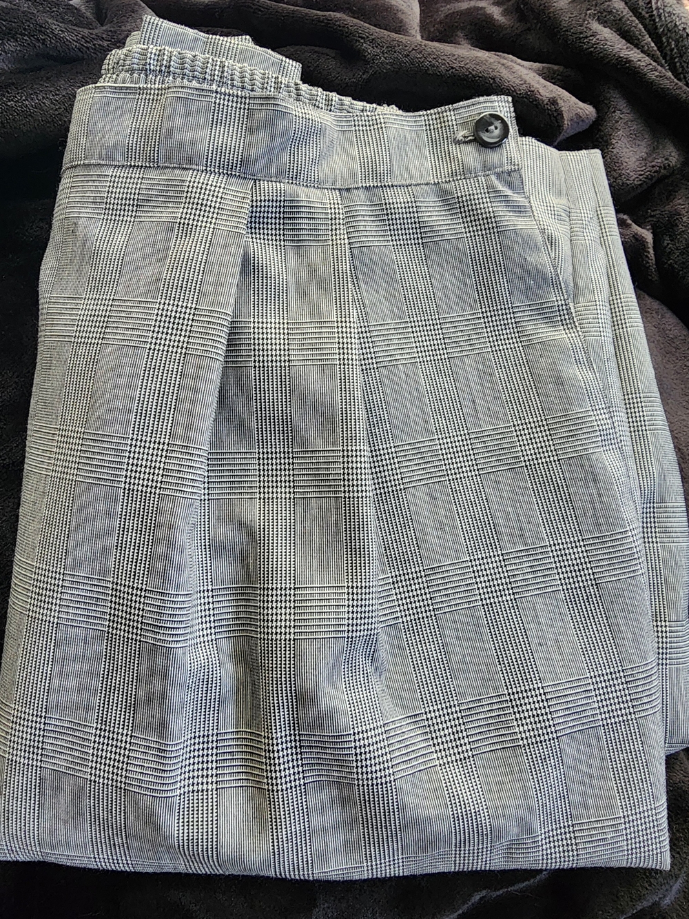 Jones Leslie Plaid High-Waist Pencil Skirt In Gray and White
